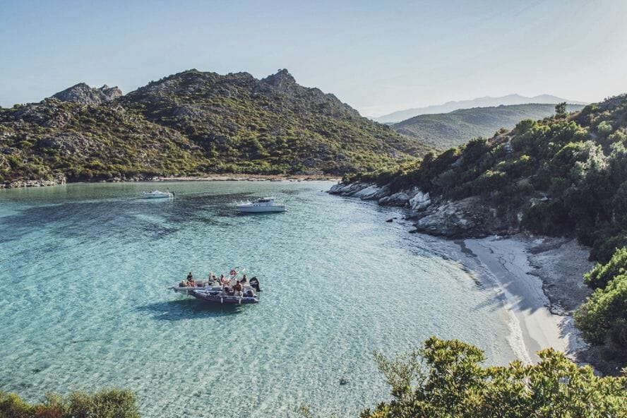 Traverser le désert des Agriates par le littoral