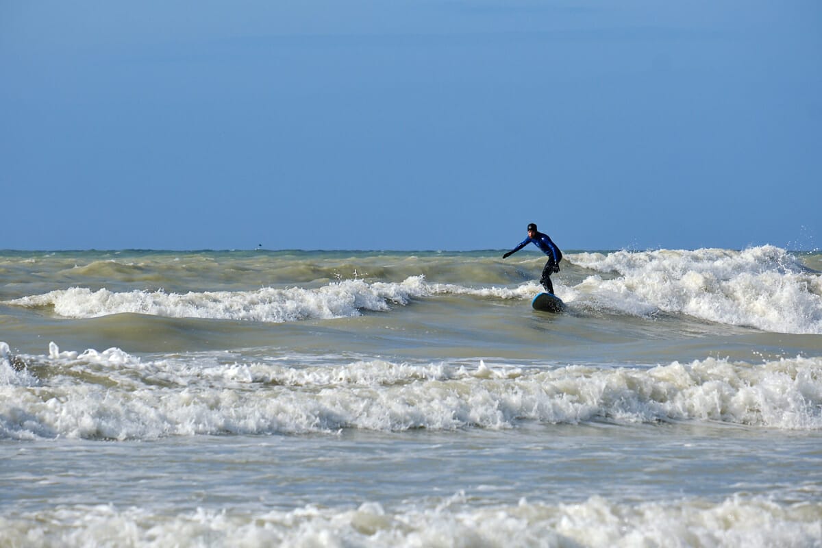 surfeur dans la somme
