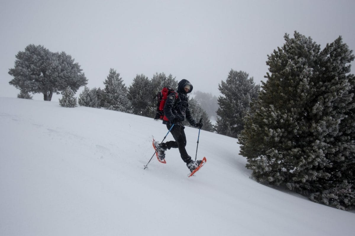homme balade neige